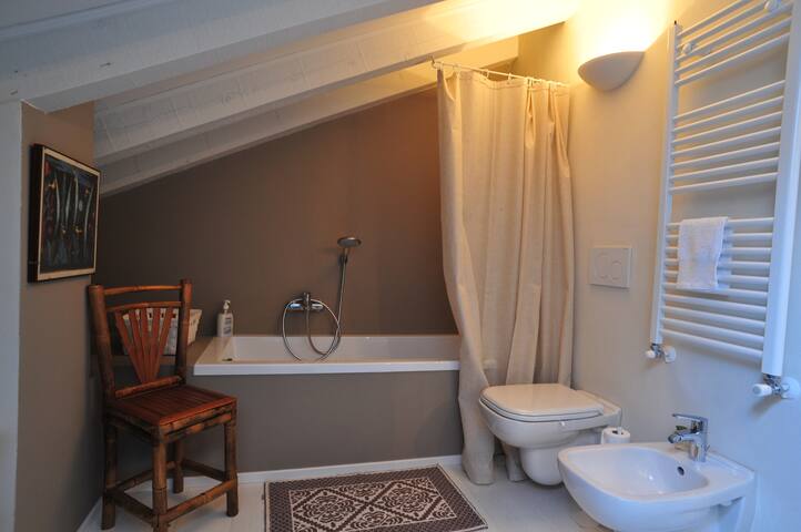 homey apartment with three bedrooms gallery image 4