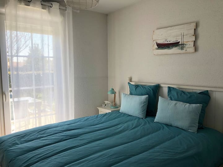 Საძინებელი 1: ორადგილიანი საწოლი 160/200