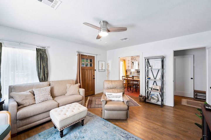 Tia’s Cozy Cottage Llc - Waco, TX