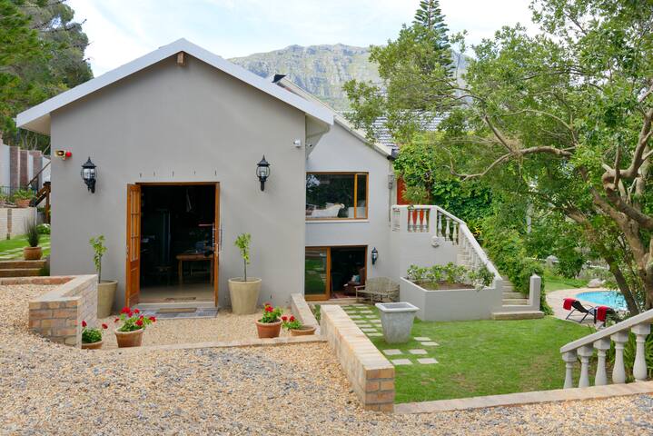 The Ivy Mountain view Retreat gallery image 4