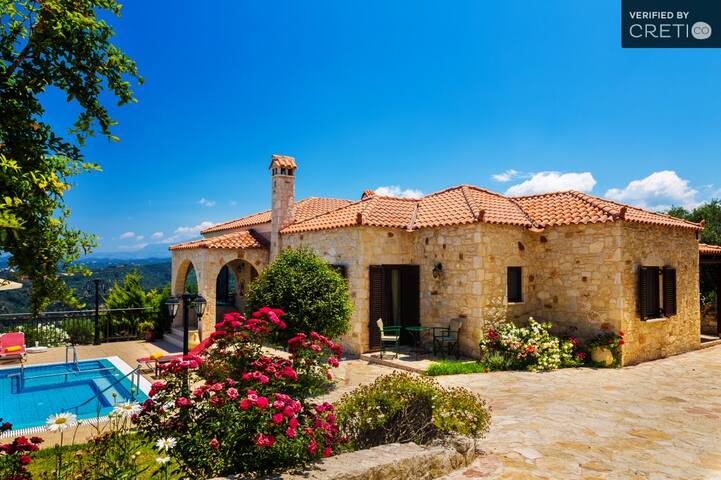 Countryside villa with mountain & sea views gallery image 2