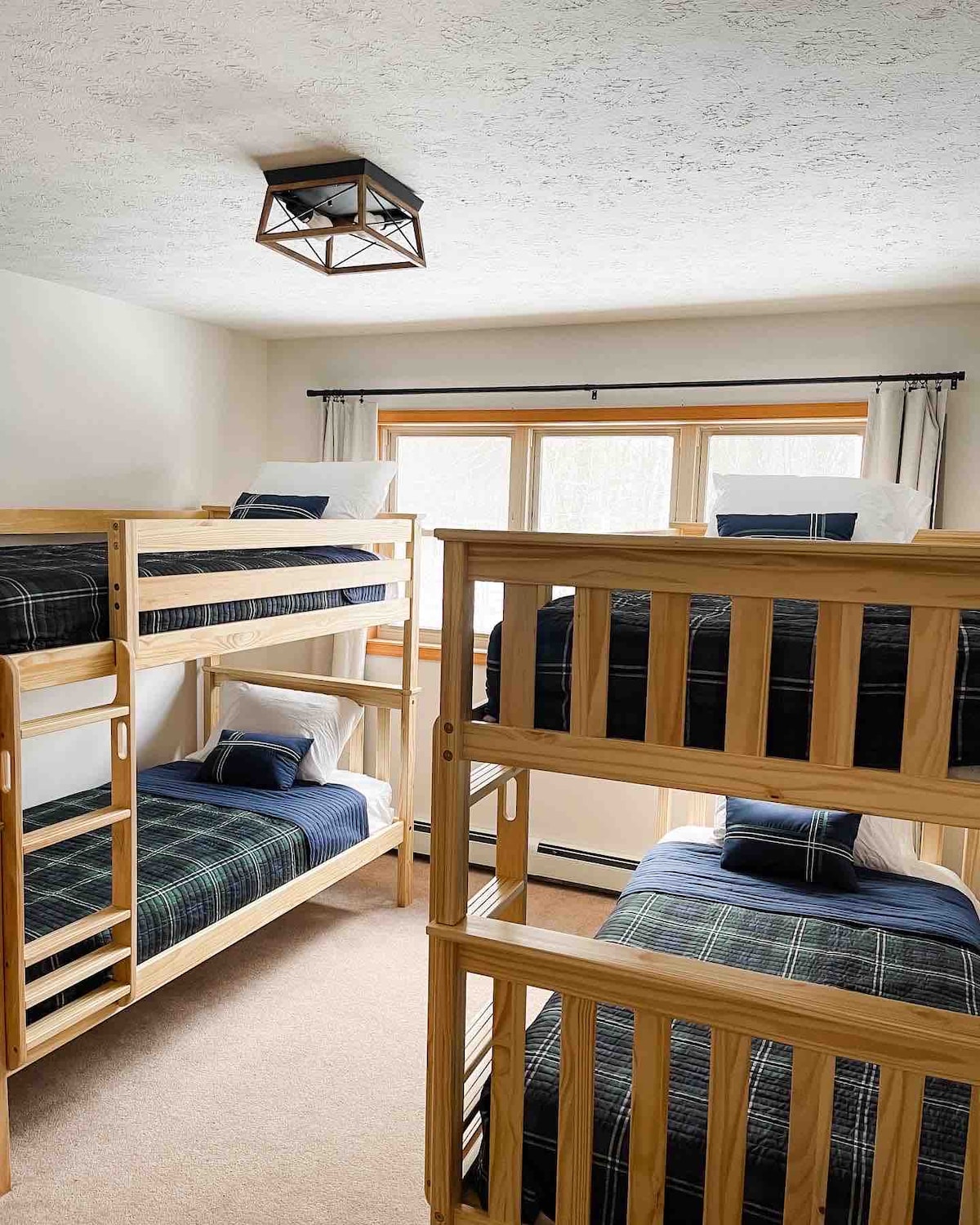 第3间卧室，配备全新双层床