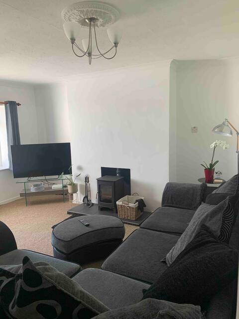 Top performing Airbnb: Charming 3 bedroom Bungalow with private parking. in Ballycastle