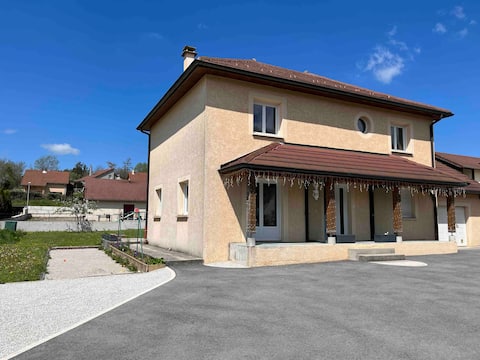 Home quiet near lake ans shop