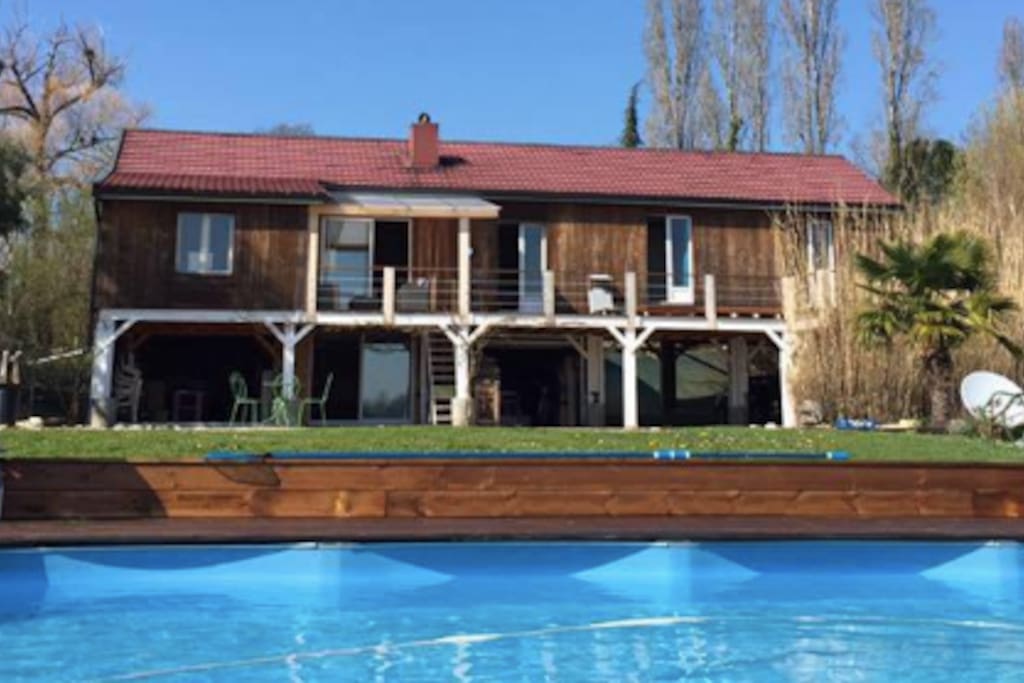 Maison vue de la piscine