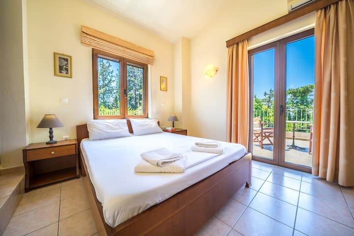 Bedroom 1: Queen bed, ensuite bathroom and balcony with panoramic views