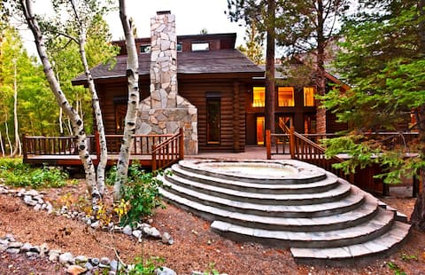 Yosemite Gateway Chalet | Outdoor Hot Tub