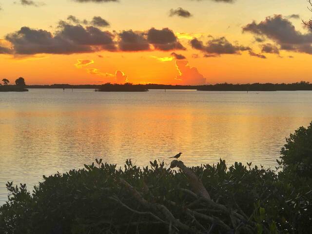 Cute Riverfront Bungalow, one block from beach