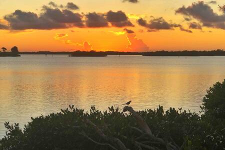 Cute Riverfront Bungalow, one block from beach