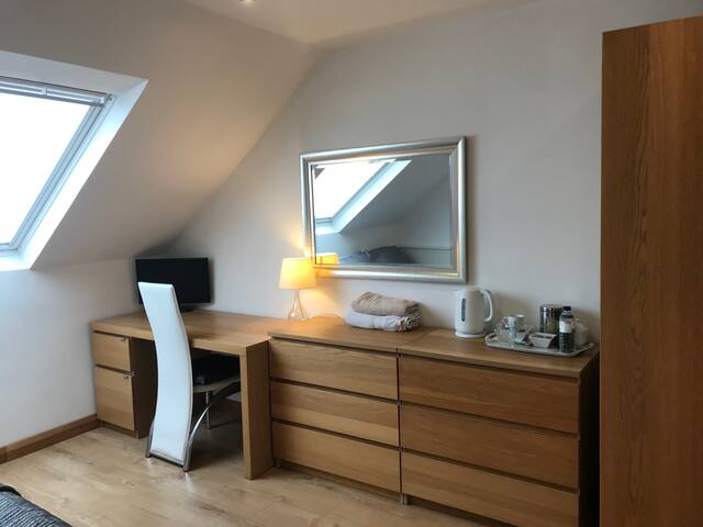 Double room close to Hatfield train station (N2)