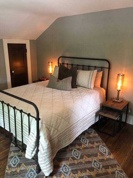 Guest bedroom