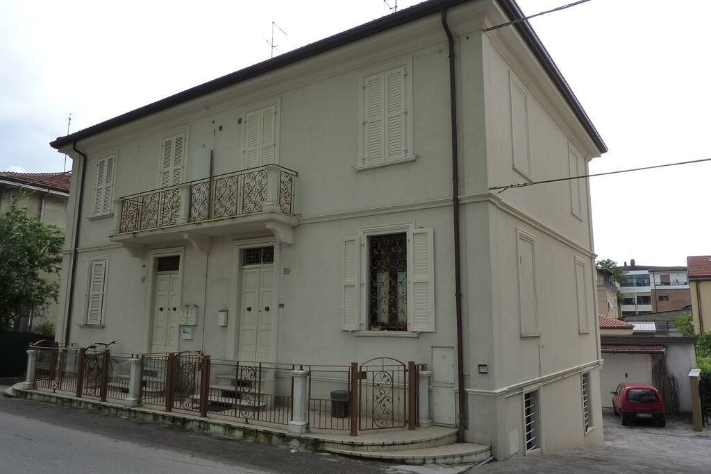 CASA ESTERNA