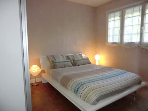 Maison -Charmante chambre parentale