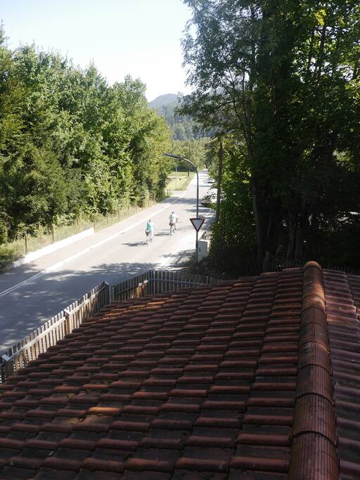 Balkon 1 Straße runter zur Grenze Erl