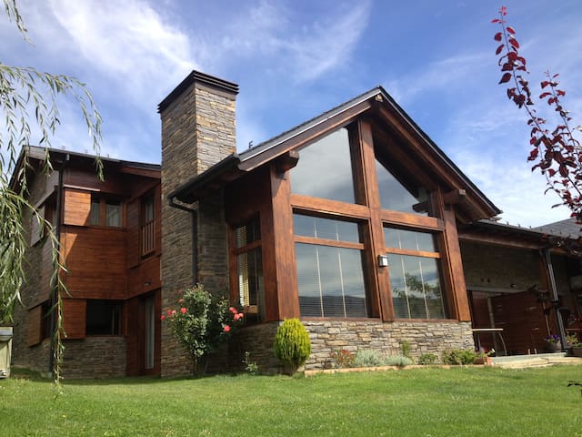 Villa with garden and beautiful views