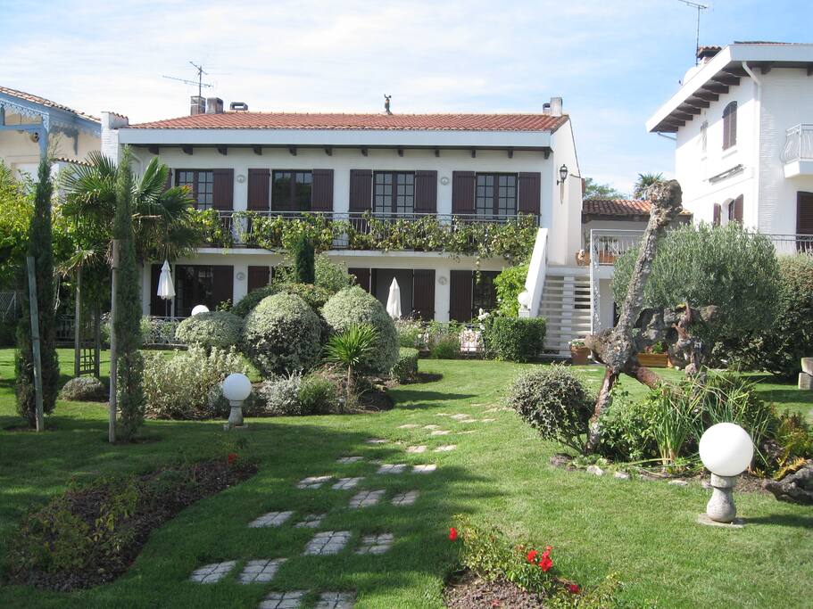 Vue de l'appartement face au jardin