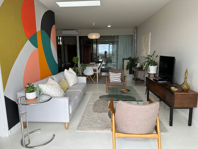 Constantia View MidCentury Suite- 3 bed, 3 bath