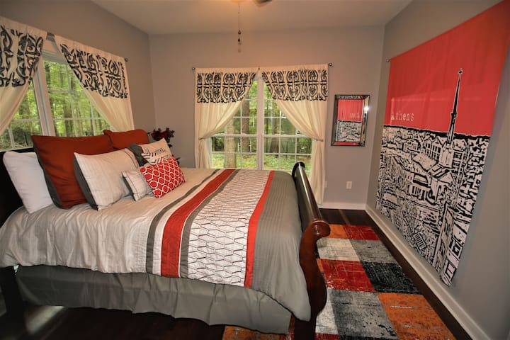 The Red Room boasts an amazing view with two large windows, a large queen sleigh bed, walk-in closet, and side table complete with built-in USB charging port