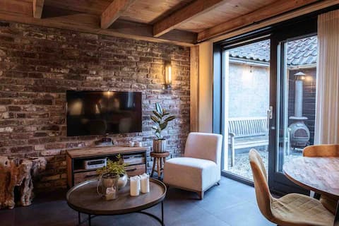 Successful Airbnb property: Cozy cottage close to beach, forest and station. in Wijk 04 Bakkum