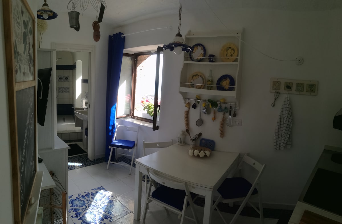Annonce Airbnb populaire: Torreammare - The tower by the sea à Salerno