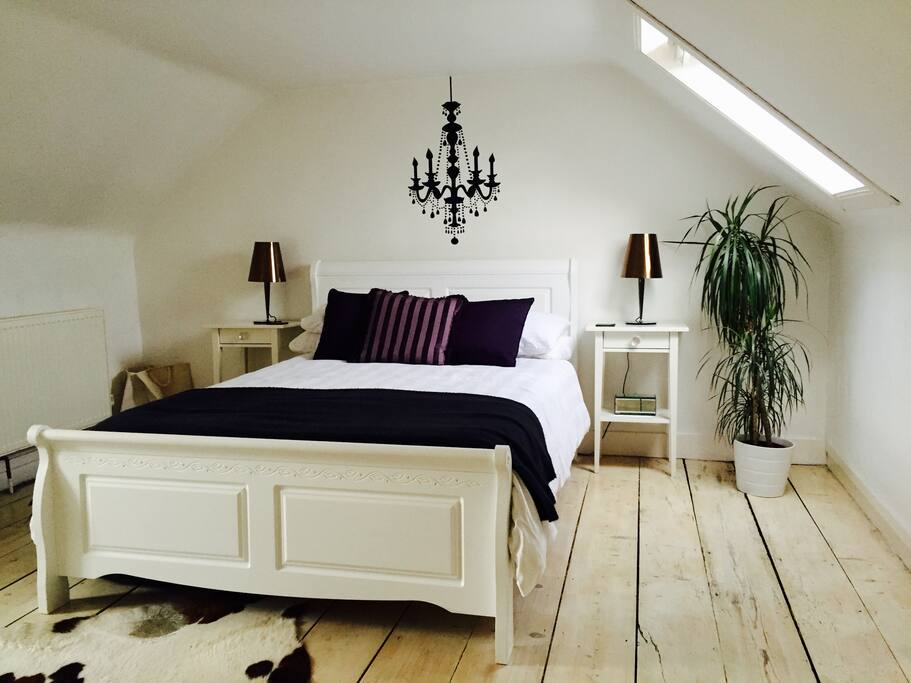 Sky Room, Large Double Bedroom