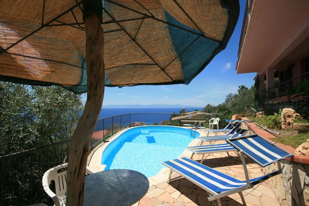 piscina di giorno