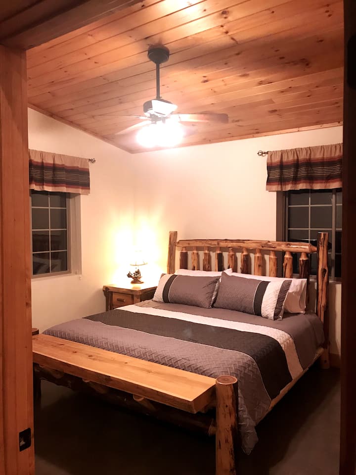 Красиво двойно легло Cedar King