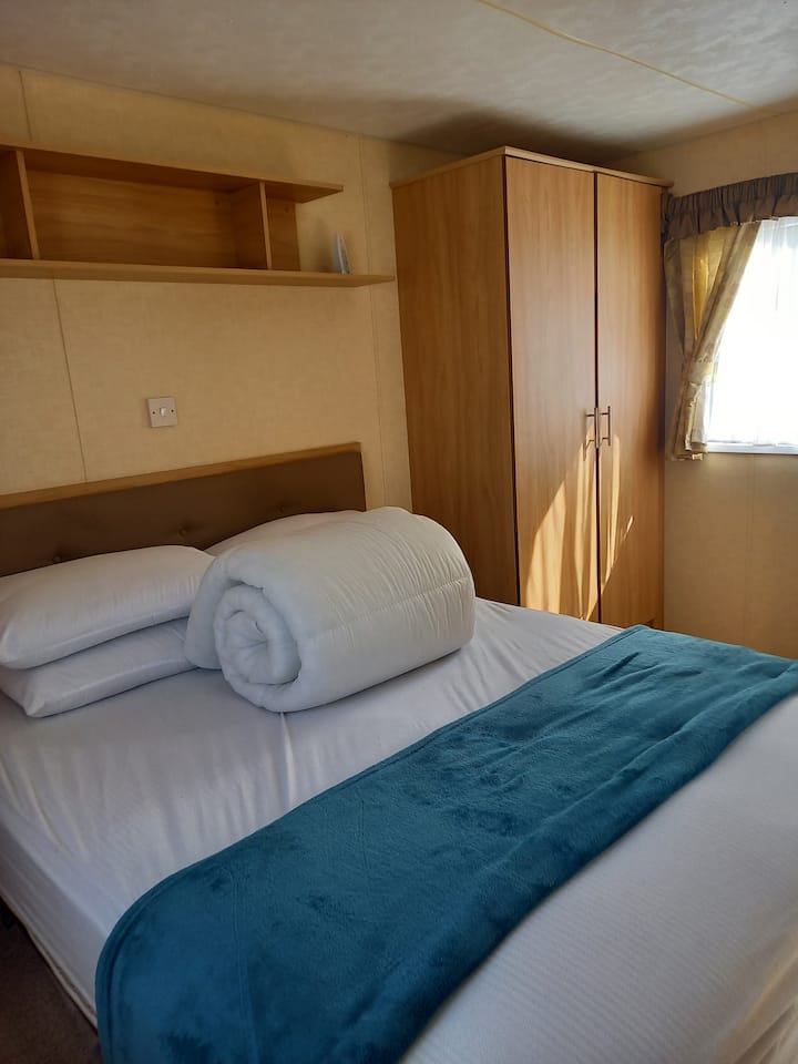 舒适的2米宽双人床