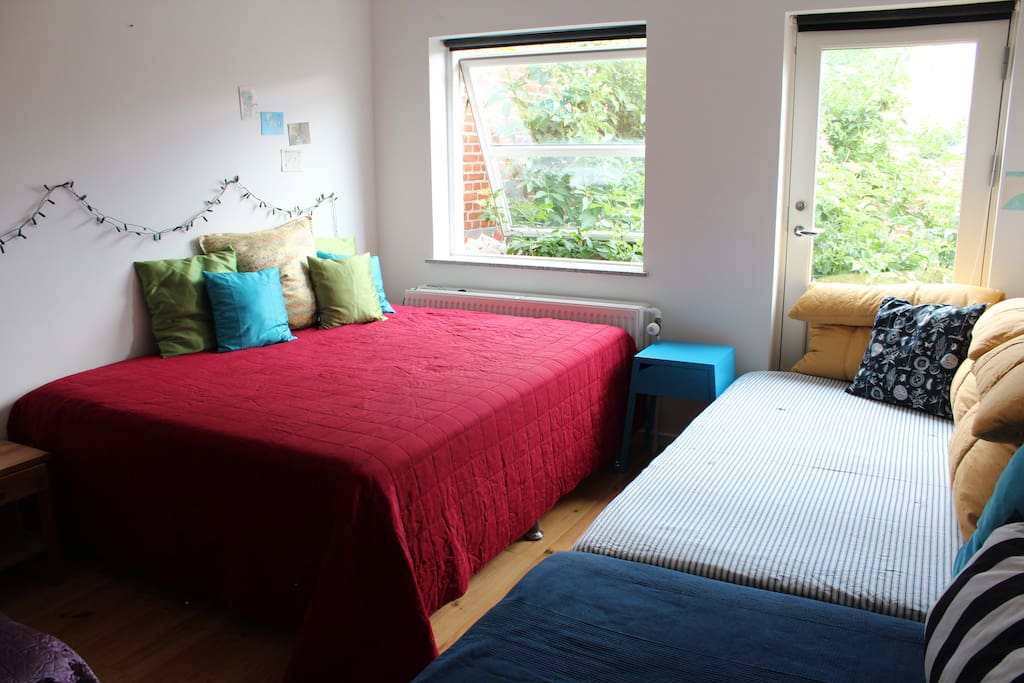 The red is the queen size bed.
