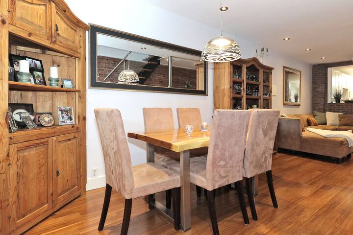 Charming Cozy Home In Leslieville. gallery image 4