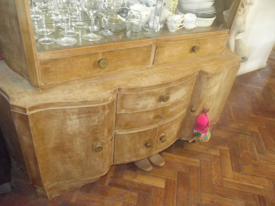 Cupboard
Crockery