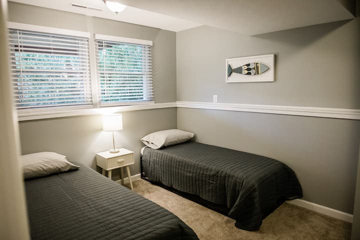 Dhomë gjumi në katin e poshtëm 4- 2 krevate tek