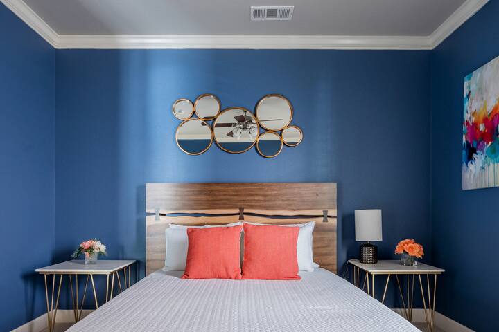 Head Into Downtown From a Dallas Dreamhouse