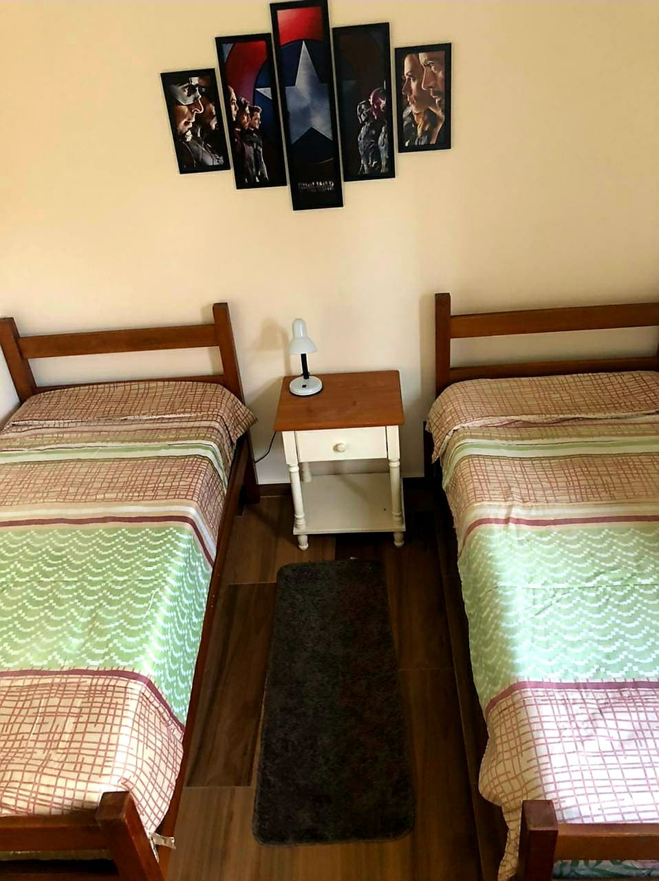 Dormitorio 3: dos camas individuales + 1 colchón individual. 