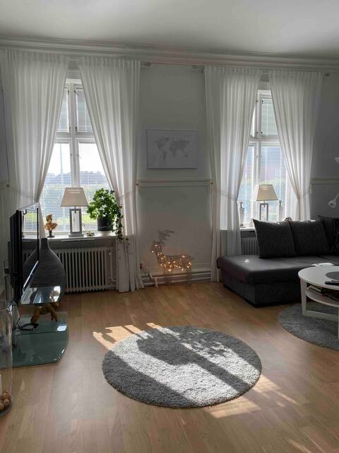 Fresh, bright apt right in the heart of charm