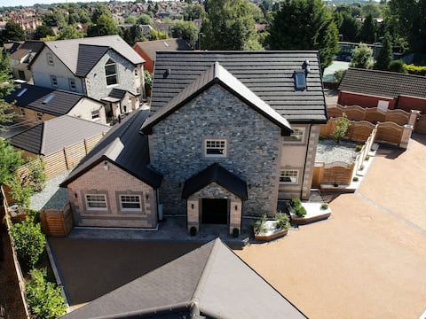 22B: Gorgeous, Spacious Home Perfect For Groups