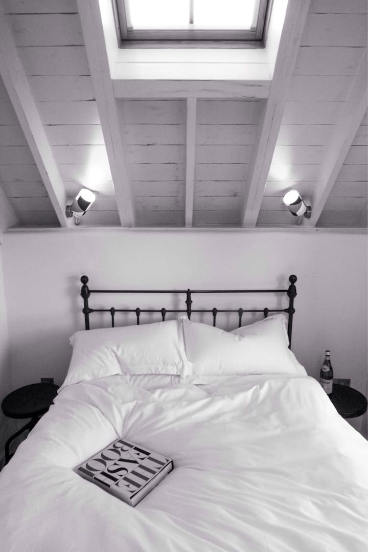 Contemporary Coach House 3 The Nurseries Houses for Rent in Castle