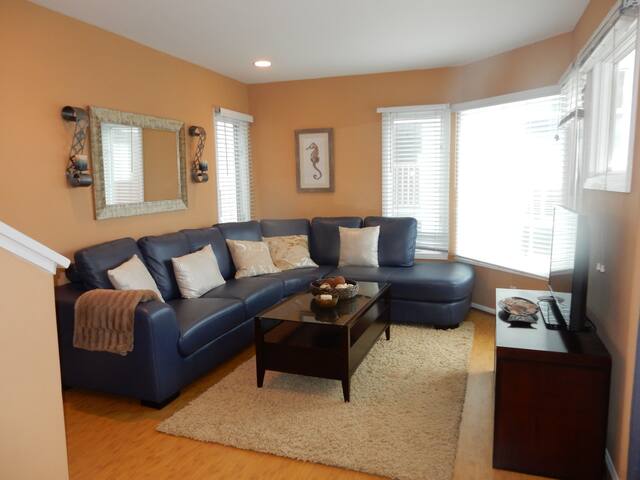 Ocean Views, Steps to Beach and Bay- 3 level home gallery image 4