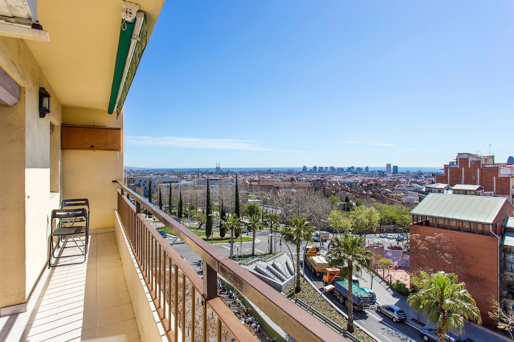 Enjoy a breakfast or coffee with amazing views of Barcelona!
