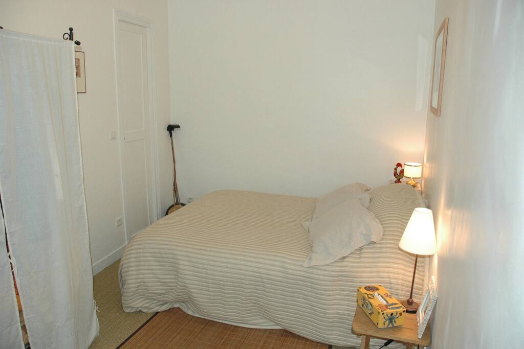 pièce 2 (chambre)
lit en 140 (très bon matelas sur sommier à lattes)