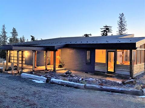 Modern Mtn View Getaway (26 acres, dog-friendly)