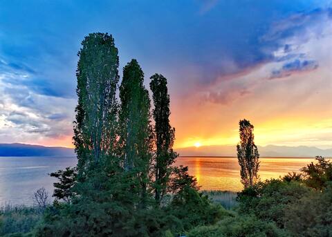 Villa Kalina (Super view on lake & beach nearby)