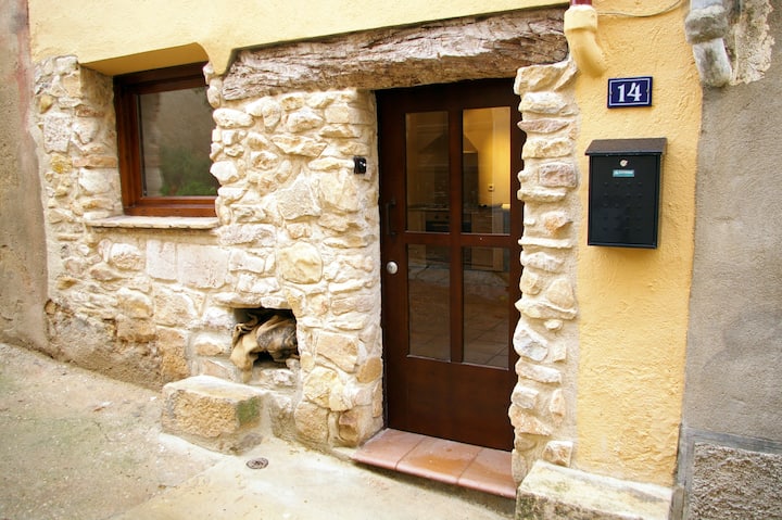 Super cozy village house !!