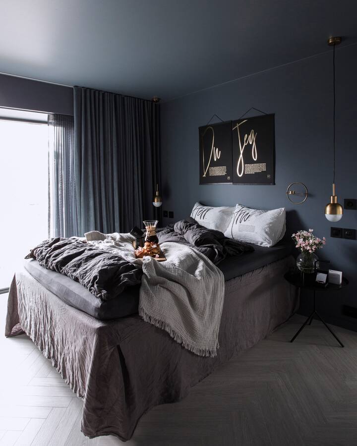 Მთავარი საძინებელი მე-2 სართულზე.