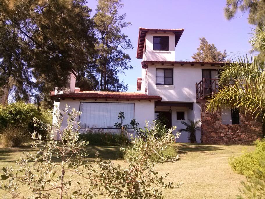bellísima casa en zona de bosque, laguna y mar