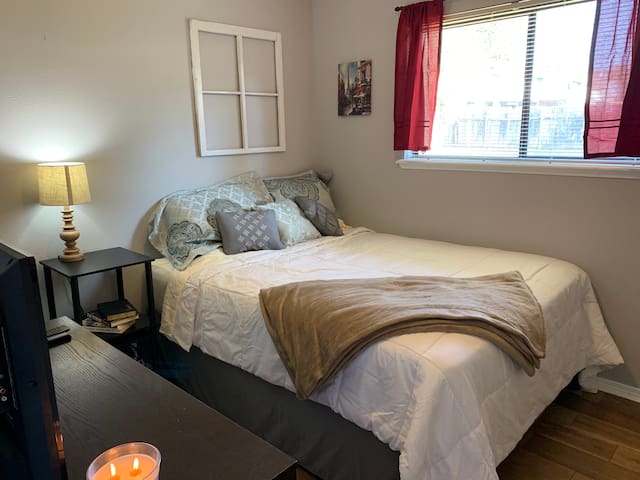 Cozy Private Queen Bed/Bath in Shreveport!!