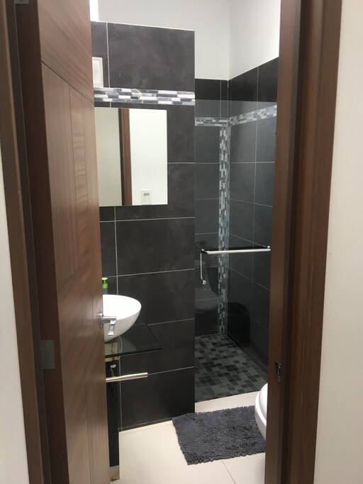 Baño de uso exclusivo para los huéspedes.