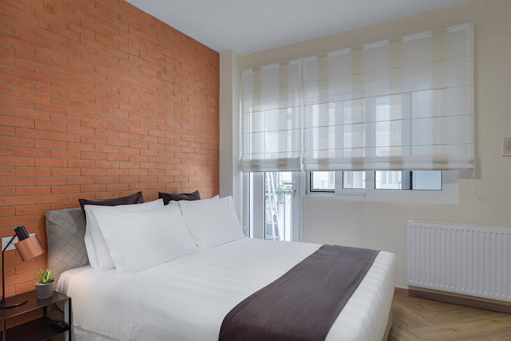 Spavaća soba 2 /  Bračni krevet (160x200)