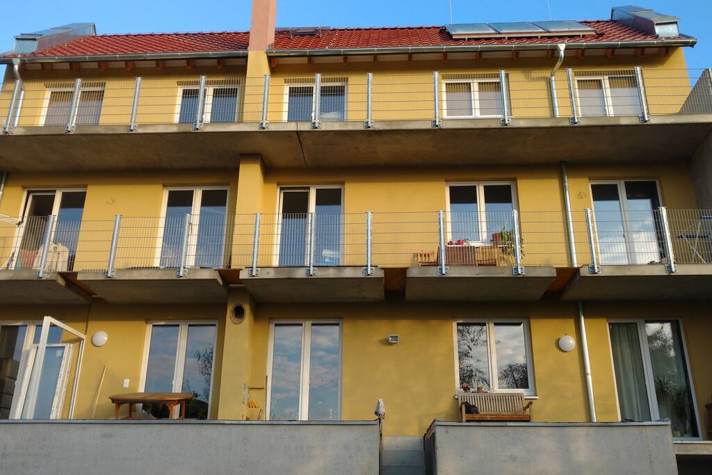 Der Südbalkon mit Blick zum Baggersee