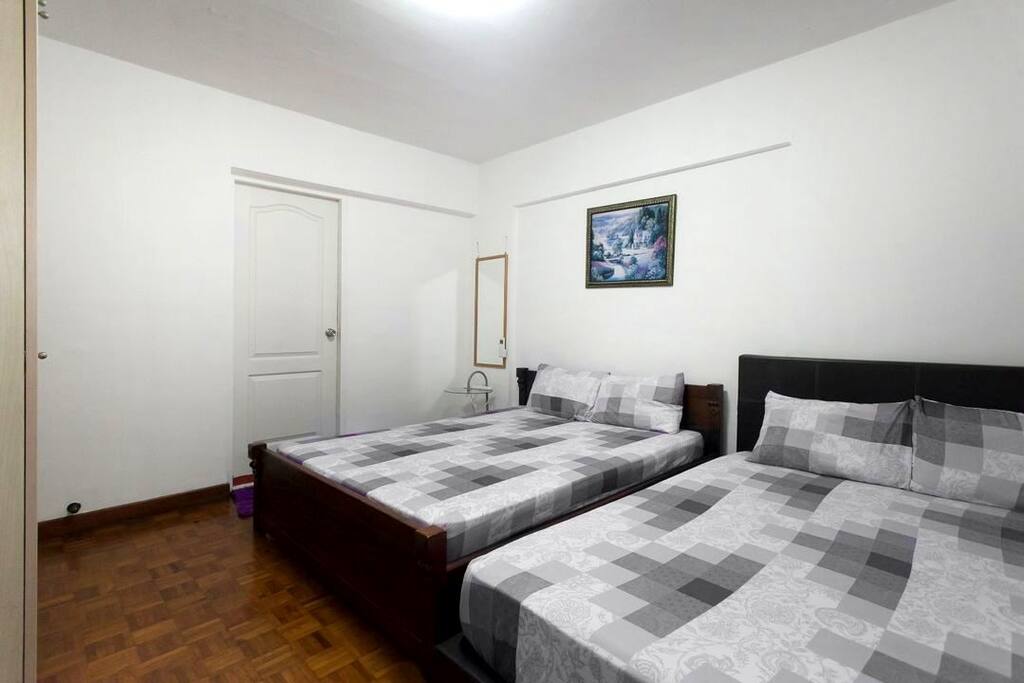 2 Queensize beds